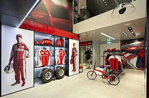 Massimo Iosa Ghini: Ferrari Flagship Store, Milán
