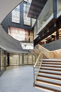 Londres Studio RHE transforma edificio histórico en Alphabeta 
