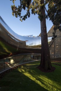 Zaha Hadid Architects Investcorp Building photo by Luke Hayes
