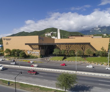 Carranza Ruiz Arquitectura Centro Comercial Pueblo Serena Monterrey México
