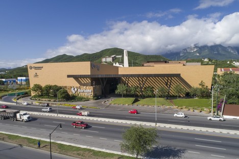 Carranza Ruiz Arquitectura Centro Comercial Pueblo Serena Monterrey México
