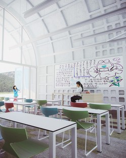 Zaha Hadid Architects Lushan Primary School entre China y Milán
