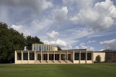 Niall McLaughlin Architects, The Sultan Nazrin Shah Centre, Oxford