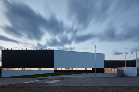 Cuboid Architekti City Sports Hall en Kuřim República Checa
