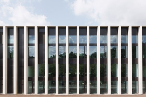 KAAN Architecten firma CUBE para la Universidad de Tilburg

