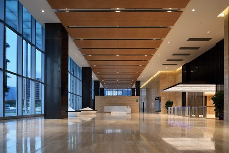 Fxcollaborative una onda luminosa para el Fubon Fuzhou Financial Center

