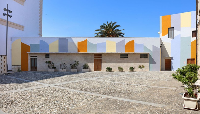 David Tremlett Wall Surfaces entre arquitectura y arte púbico en Bari
