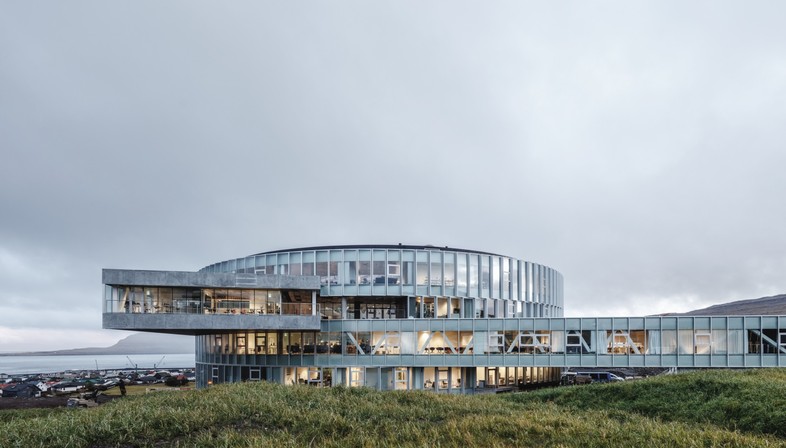 fe ornamento impulso BIG Glasir Tórshavn College islas Feroe | Floornature