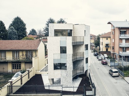 ElasticoSPA-Stefano Pujatti: edificio residencial Via Piave Mormorava en Cirié
