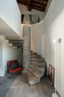 Pierattelli Architetture interior de antigua casa de campo en Toscana

