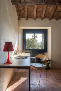 Pierattelli Architetture interior de antigua casa de campo en Toscana
