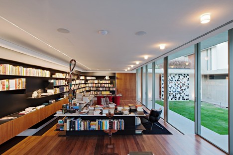 Kruchin Arquitetura una biblioteca para la Capobianco House en São Paulo
