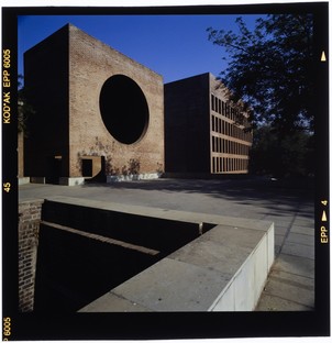 exposición La arquitectura de Louis Kahn en las fotografías de Roberto Schezen