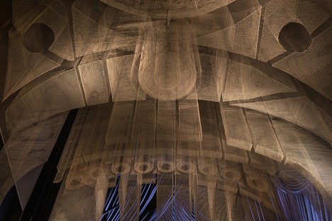Escultura de Tresoldi para Cathédrale - Moxy East Village Hotel proyecto de Rockwell Group
