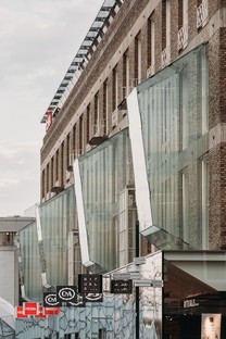 UNStudio 18 Septemberplein recuperación de un edificio histórico en Eindhoven
