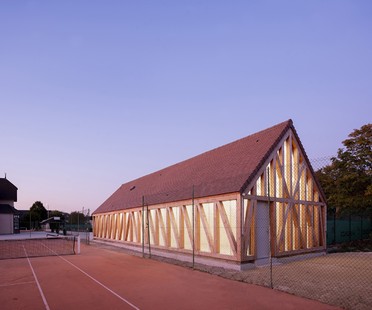 Lemoal Lemoal Architectes Nuevos vestuarios para el Garden Tennis de Cabourg
