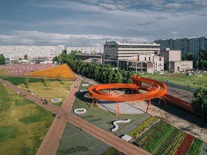 DROM transforma una plaza monótona en un espacio público vivo -  Azatlyk Square

