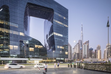 Zaha Hadid Architects ME Dubai hotel y The Opus en Dubái
