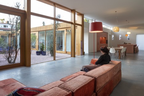 MVRDV transforma una oficina en vivienda Villa Stardust en Róterdam
