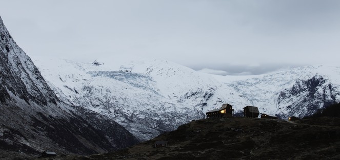 Snøhetta Tungestølen refugio para excursionistas en el glaciar Jostedalsbreen Noruega
