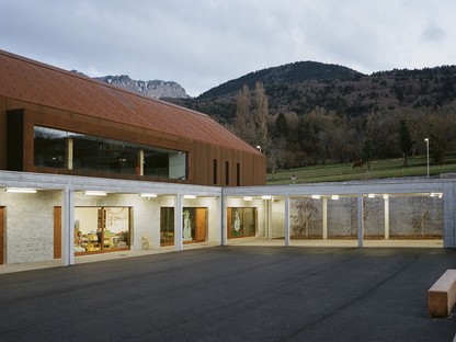 ateliers o-s architectes ampliación de edificio escolar en Lugrin
