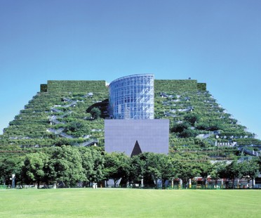 Arquitectura y naturaleza: 25 años del centro ACROS de Emilio Ambasz en Fukuoka
