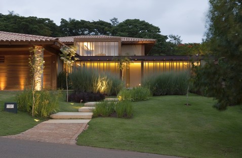 Gilda Meirelles Arquitetura materiales naturales para vivir en armonía con el bosque
