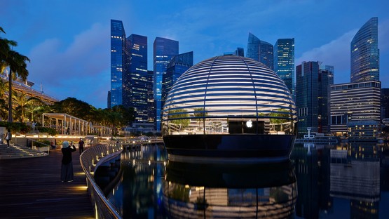 Foster and Partners Apple Marina Bay Sands en Singapur, una tienda sobre el agua
