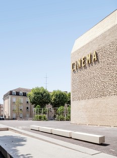 Antonio Virga Architecte Le Grand Palais Cine y Espacio Museístico en Cahors
