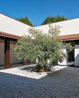 Federico Delrosso Villa Alce en Biella un espacio contemporáneo inmerso en la vegetación 

