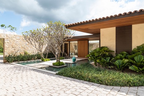 Gilda Meirelles Arquitetura EQ House materiales naturales para una casa en la naturaleza
