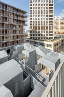 Moussafir Architectes y Nicolas Hugoo Architecture Edificios de uso mixto en París
