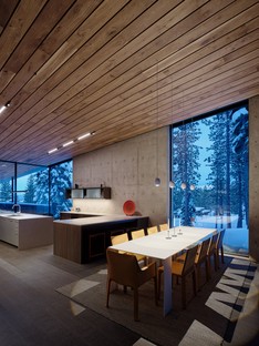 Faulkner Architects, Lookout House, una casa minimalista en la Sierra Nevada
