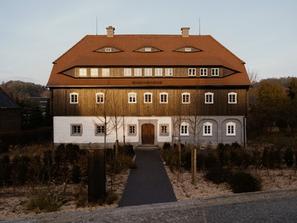 Atelier ST reforma de una Faktorenhaus en Schönbach
