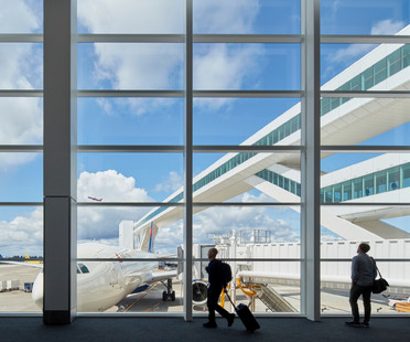 Skidmore, Owings & Merrill Aerial Walkway para el aeropuerto Seattle-Tacoma

