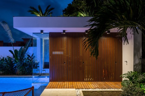 Raiz Arquitetura LIU House casa en la playa de São Paulo
