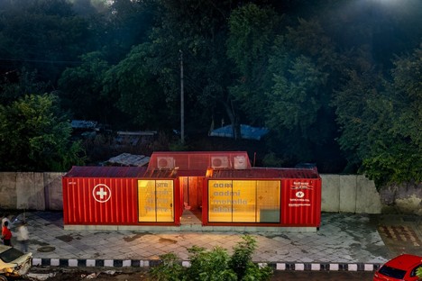  Architecture Discipline, clínicas sostenibles en contenedores en Delhi
