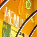 Puccio Collodoro Architetti: Interior Minimal Pop para fast food en Palermo
