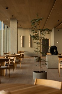 Norm Architects ÄNG un restaurante entre viñedos en Suecia
