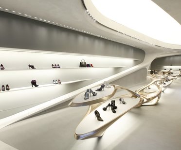 Zaha Hadid, Stuart Weitzman International Flagship Store, Via Sant'Andrea, Milán

