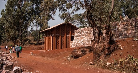 BC architects: biblioteca para la comunidad de Muyinga, Burundi
