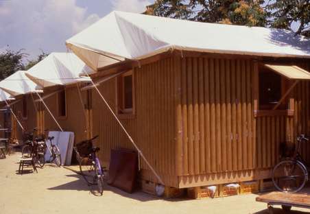 Paper Log House,1995,Kobe, Japan Ph.Takanobu Sakuma
