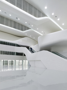 Zaha Hadid Architects: Dongdaemun Design Plaza, Seúl, Corea
