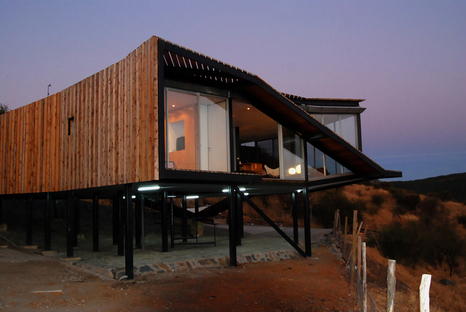 Kiltro House Talca en Pencahue, Chile dello studio Supersudaka
