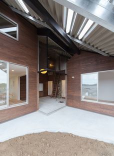 La Rain Shelter House de y+M design en Yanogo (Japón)
