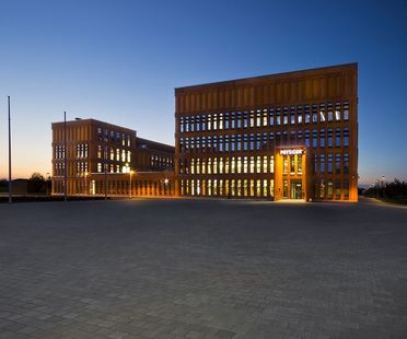 KTA Kadarik Tüür firma el Instituto de Física de la Universidad de Tartu (Estonia)
