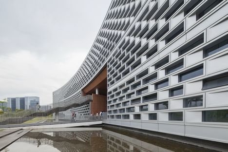Urbanus y la biblioteca universitaria de la SUST en Shenzhen
