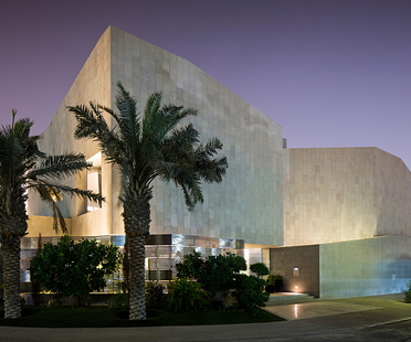 Wall House de AGi Architects en Khaldiya (Kuwait City)
