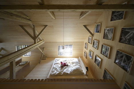 OFIS architects: Pajar - Apartamento turístico alpino en Bohinj, Eslovenia 