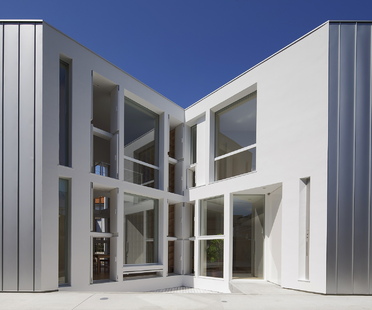Takuro Yamamoto Architects: casa con 30.000 libros en Tokio
